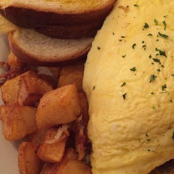 Samaria Cafe - Bacon & mushroom omelette with the home fries - Breakfast & Brunch Near Me - Tampa, Florida