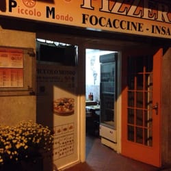 Pizzeria Piccolo Mondo - Ingresso di sera