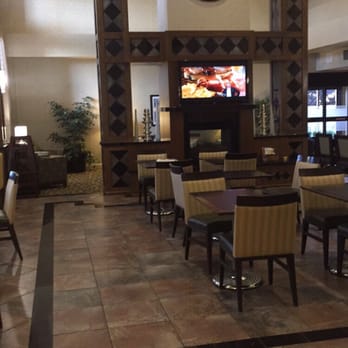 Hampton Inn & Suites Carson City - Dining area. - Hotels Near Me - Carson City, Nevada