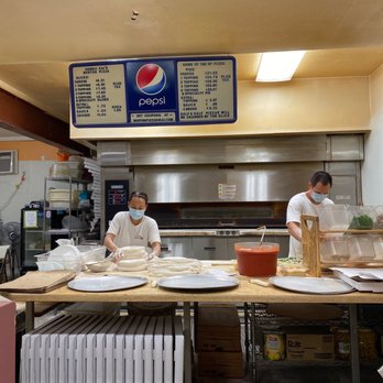 Boston's Pizza Hawaii Kai - two workers preparing pizzas - Pizza Near Me - Honolulu, Hawaii Boston's Pizza Hawaii Kai - two workers preparing pizzas - Pizza Near Me - Honolulu, Hawaii