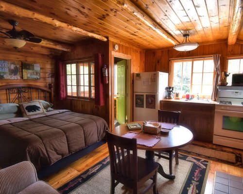 White Pine Lodge by null