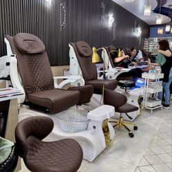 Pioneer Nails & Hair