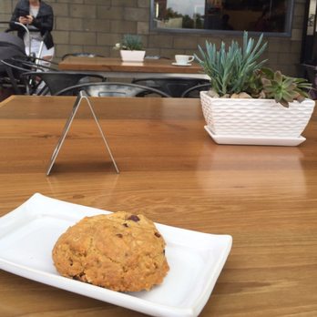 Lofty Coffee - Big community style tables.. Can easily fit 8 people - Coffee & Tea Near Me - San Diego, California
