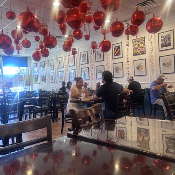 Hoang Ty - Indoor dining area 1/2 - Vietnamese Near Me - Annandale, Virginia