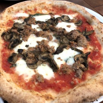Spacca Napoli - Funghi e Salsiccia - Pizza Near Me - Chicago, Illinois Spacca Napoli - Funghi e Salsiccia - Pizza Near Me - Chicago, Illinois