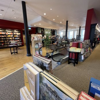 Waterstones - Nice cafe in the bookstore, a quiet oasis. - Bookstores Near Me - Manchester, XGM Waterstones - Nice cafe in the bookstore, a quiet oasis. - Bookstores Near Me - Manchester, XGM