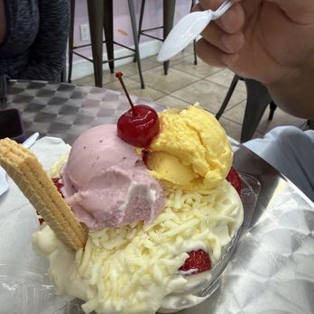Caprichos Mexicanos - Colombian style fruit salad, with blackberry and passion fruit ice cream! - Ice Cream & Frozen Yogurt Near Me - Fort Lauderdale, Florida Caprichos Mexicanos - Colombian style fruit salad, with blackberry and passion fruit ice cream! - Ice Cream & Frozen Yogurt Near Me - Fort Lauderdale, Florida