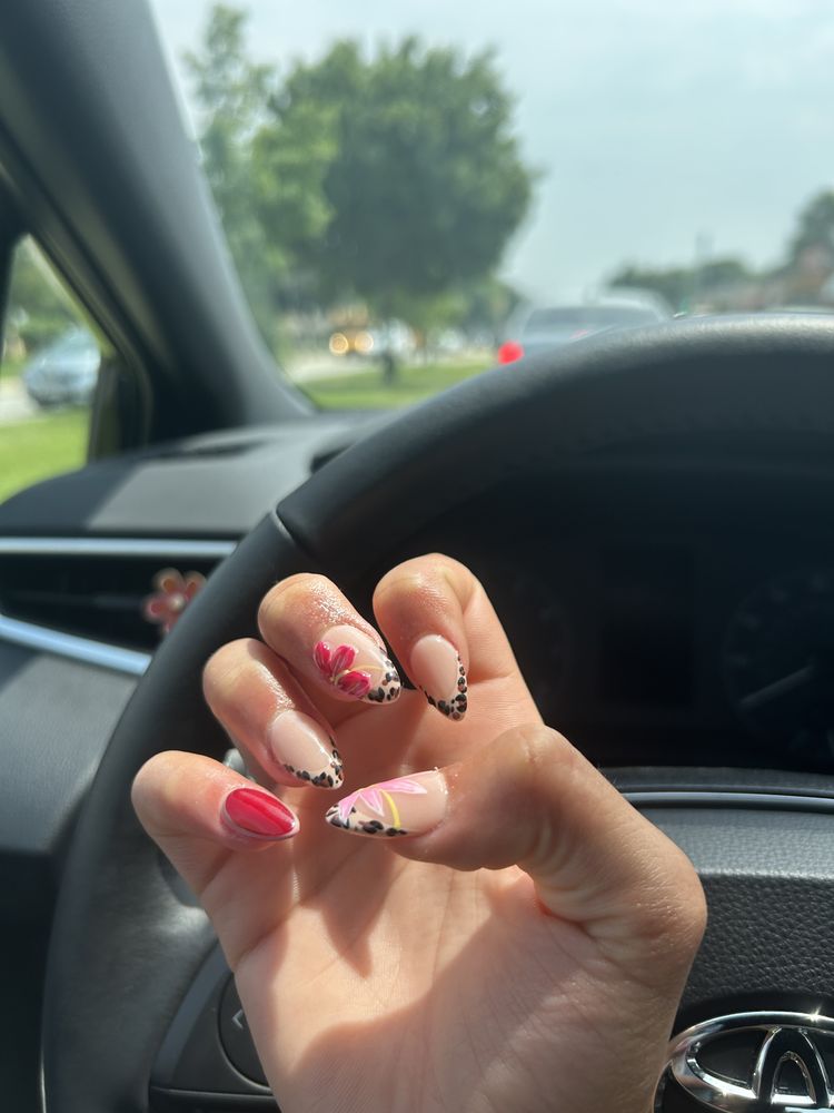 Four Seasons Nail Salon Logo