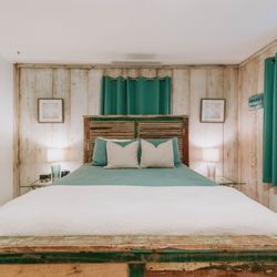Front Beach Cottages - Queen bed with tv in first bedroom in Bellande Cottage