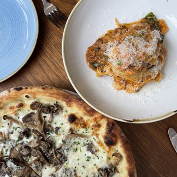 Oretta - Veal bolognese and white truffle mushroom pizza - Italian Near Me - Toronto, Ontario Oretta - Veal bolognese and white truffle mushroom pizza - Italian Near Me - Toronto, Ontario