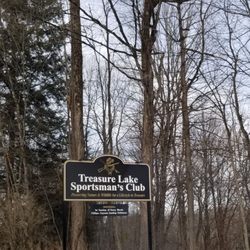 Wolf Run Manor & Silverwoods at Treasure Lake - Direction signs throughout the property