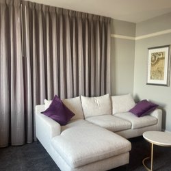 Ambassador Hotel Wichita, Autograph Collection - Lounge area in the room