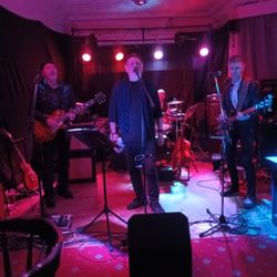 Hollywood Social Club - The Rolling River Band, live at the Hollywood Social Club.