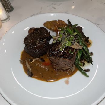 Eli's Table - Filet au poive - Southern Near Me - Charleston, South Carolina