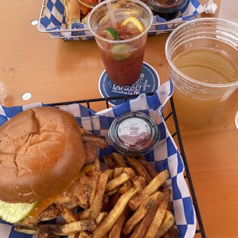 Dockside Brewery - Spicy chicken sandwich, lobster roll, Feelin' Juicy beer & Bloody Mary - Breweries Near Me - Milford, Connecticut