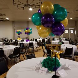 Party and Print - Balloon Topiary Centerpiece. Wedding and banquet balloon decor.