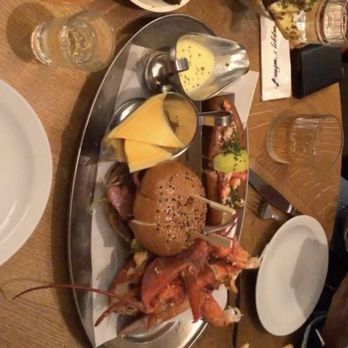 Burger & Lobster - Sharing convo- Lobster, Lobster roll and a burger - Burgers Near Me - London, XGL Burger & Lobster - Sharing convo- Lobster, Lobster roll and a burger - Burgers Near Me - London, XGL