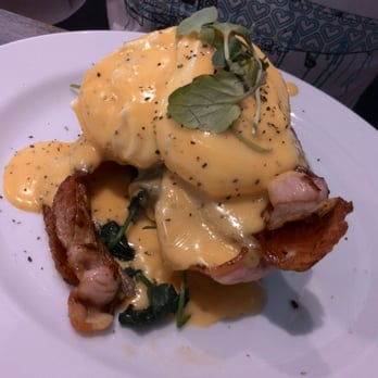 Slinky Espresso - Eggs benny - Restaurants Near Me - Fairfield, QLD