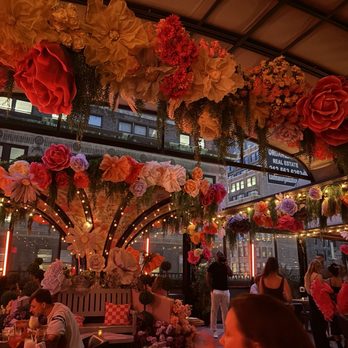 Magic Hour Rooftop Bar & Lounge - Lounges Near Me - New York, New York
