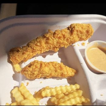 Raising Cane's Chicken Fingers - Two dinky pieces FDA about to be arrested for fraud - Fast Food Near Me - Costa Mesa, California
