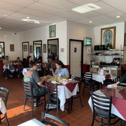 Mario's Peruvian & Seafood - Dining room.