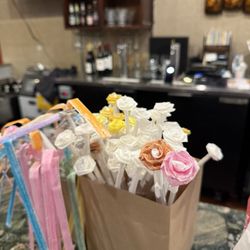 Calgang Thai Eatery - Flower straws!