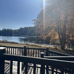 Lakehouse Tavern - Patio area