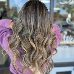 Pro 2 Salon - She knew what to do and delivered! Highly recommend Hong!