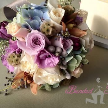 Bended Knee Floral Designs - toss bouquet, from bended-knee facebook photos, not my photo - Florists Near Me - Montebello, California Bended Knee Floral Designs - toss bouquet, from bended-knee facebook photos, not my photo - Florists Near Me - Montebello, California
