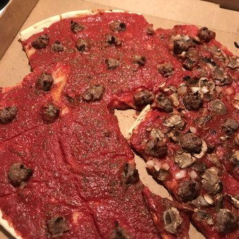 Tomaso's Cedarburg - Cheese & Sausage pizza - Italian Near Me - Cedarburg, Wisconsin