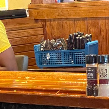 Outback Steakhouse - Bar counter filthy. Felt bad for other customers.. not their mess !! - Steakhouses Near Me - Lumberton, North Carolina