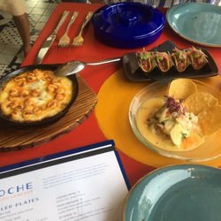 Coche Comedor - Queso fundido, Mini Crispy Tuna Tacos*, Sea Scallop Ceviche*