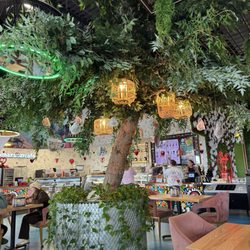Con Azucar Cafe - Seating