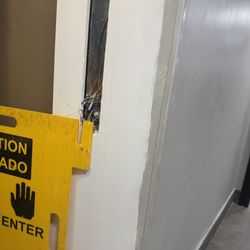 Staybridge Suites Chicago-Oakbrook Terrace - Broken elevator