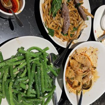 Din Tai Fung - Our favorites: String Beans with Garlic, Chicken Spicy Wontons, and Fried Noodles with Skirt Steak. - Dim Sum Near Me - Irvine, California