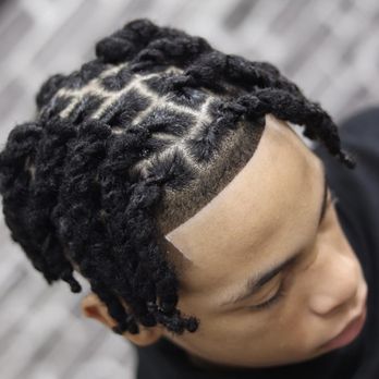 RILEY’S CUTZ - Updated December 2024 - 28 Photos - 2733 Bartlett 