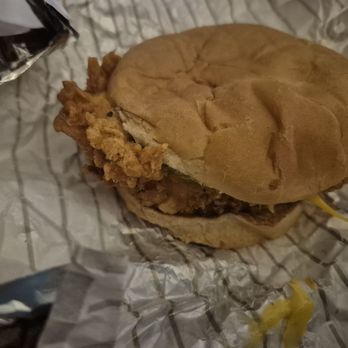 A&W Restaurant - Chicken sandwich - Fast Food Near Me - Niagara Falls, New York