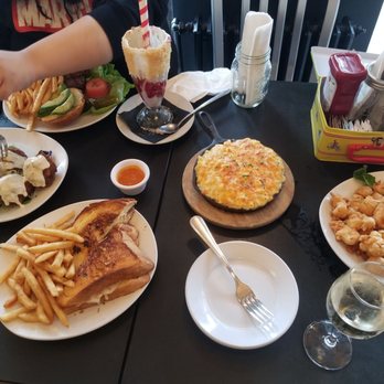Mom's Kitchen & Bar - Bars Near Me - Astoria, New York Mom's Kitchen & Bar - Bars Near Me - Astoria, New York