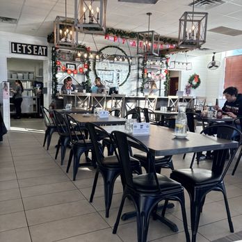 Le Peep - Inside - Breakfast & Brunch Near Me - Edison, New Jersey