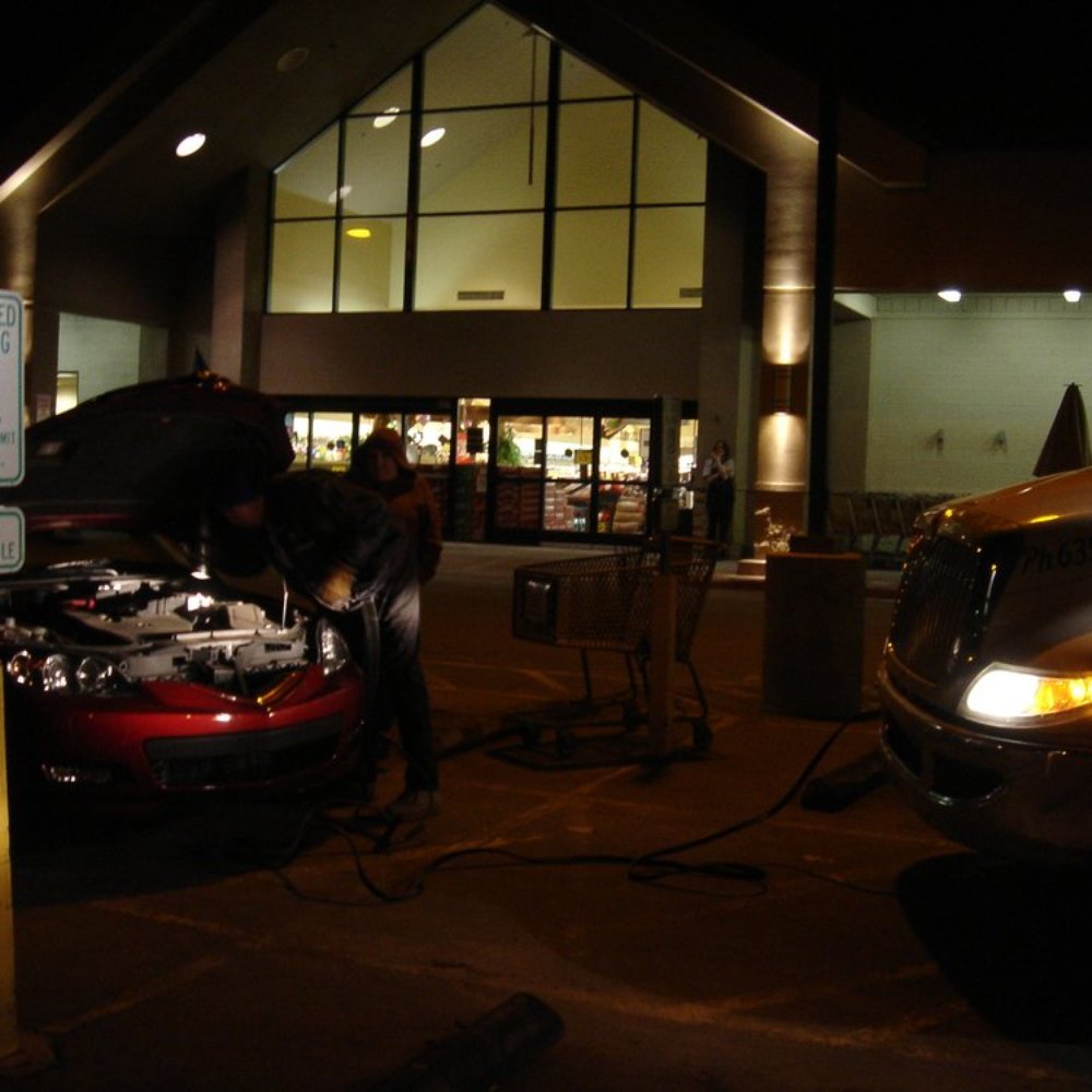 Safeway - Getting a jumpstart from AAA at Safeway before dawn. - Grocery Near Me - Williams, Arizona
