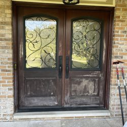Lotz Renovations - Before photo of a Therma Tru fiberglass door which was neglected by the previous owners.
