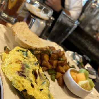 Martin's Tavern - Spinach Cheese Bacon Omelette - Breakfast & Brunch Near Me - Washington, DC, District of Columbia Martin's Tavern - Spinach Cheese Bacon Omelette - Breakfast & Brunch Near Me - Washington, DC, District of Columbia
