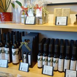 Aurelius Fine Olive Oils and Balsamics - Inside the store