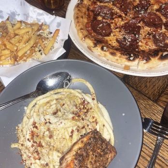 Siena Tavern - Burnt Pepperoni pizza, Bucatini "Cacio e Pepe" with salmon - Italian Near Me - Chicago, Illinois Siena Tavern - Burnt Pepperoni pizza, Bucatini "Cacio e Pepe" with salmon - Italian Near Me - Chicago, Illinois