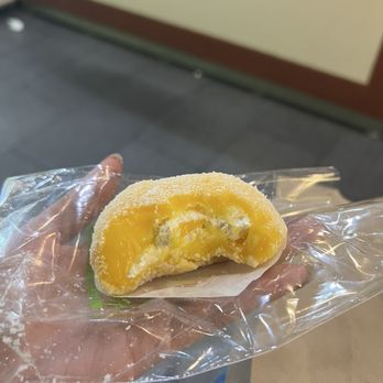 Fay Da Bakery - 芒果糯米糍 Mango Mochi - Bakeries Near Me - New York, New York