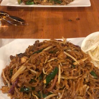 Jatujak - Beef Pad Thai - Food Delivery Services Near Me - Toronto, Ontario