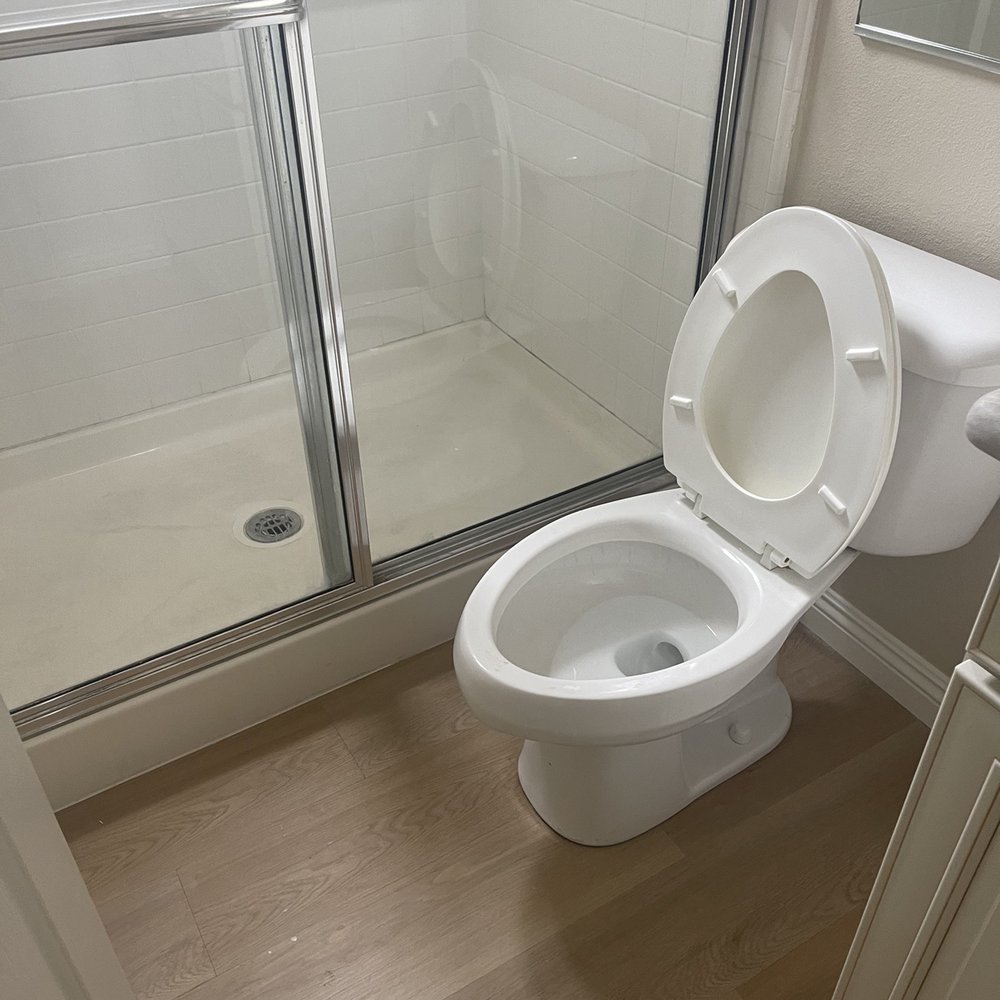 Staged And Sold - Toilet seat left up with pee on it. - Home Staging Near Me - Hawaiian Gardens, California Staged And Sold - Toilet seat left up with pee on it. - Home Staging Near Me - Hawaiian Gardens, California