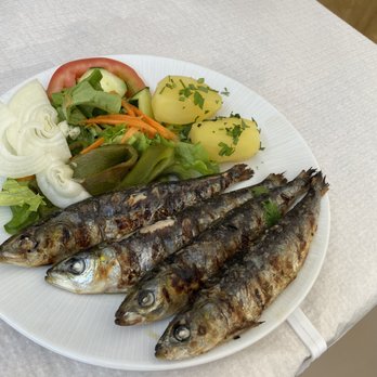 Duke Restaurant & Pub - Grilled sardines - Restaurants Near Me - Cascais, 11 Duke Restaurant & Pub - Grilled sardines - Restaurants Near Me - Cascais, 11
