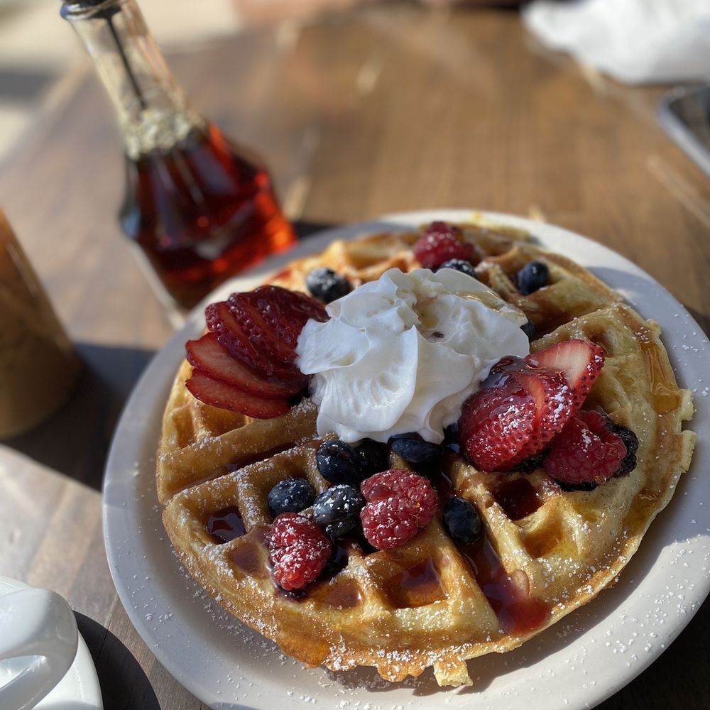 Le Coffee Shop - Belgian Waffle with fresh berries & whipped cream - Breakfast & Brunch Near Me - Temecula, California