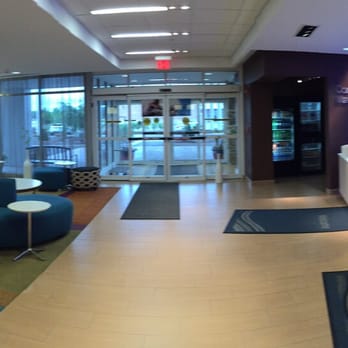 Fairfield by Marriott Inn & Suites Elmira Corning - Pretty Lobby - Hotels Near Me - Horseheads, New York
